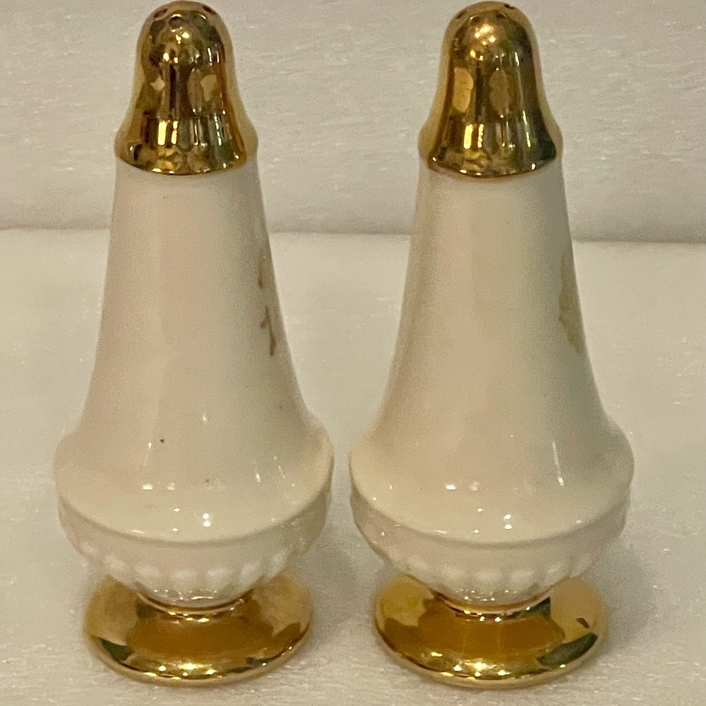 Salt & Pepper Shakers Gold Trimmed Tall Footed Gold Scroll Letters - Picture 4 of 6